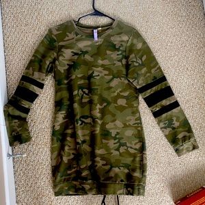Camo crewneck medium